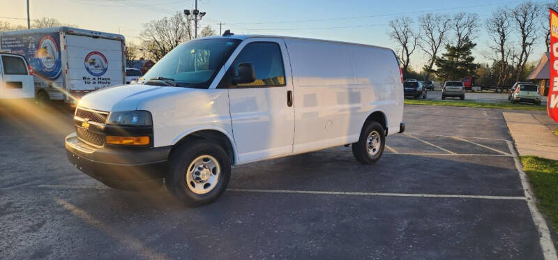 2020 Chevrolet Express Cargo Work Van photo 2