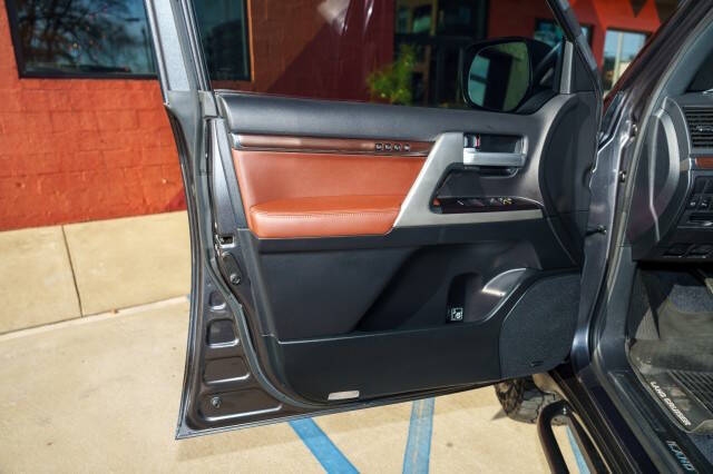 2018 Toyota Land Cruiser