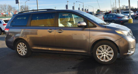 2014 Toyota Sienna XLE 7-Passenger