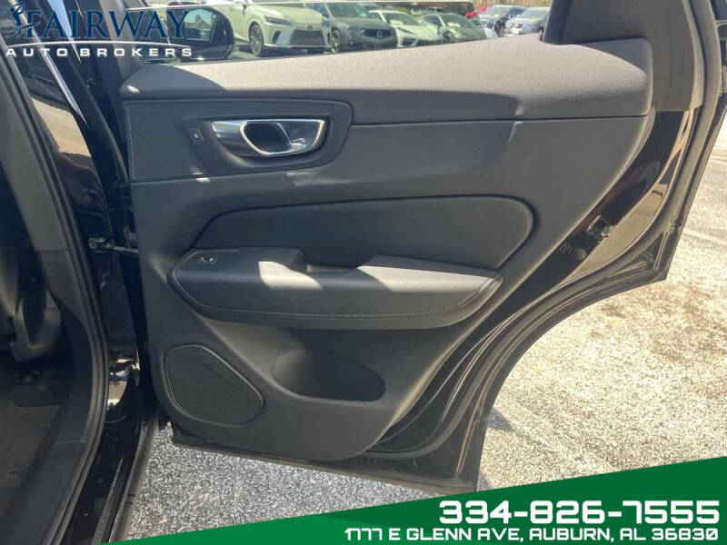 2023 Volvo XC60 B5 Plus Dark Theme