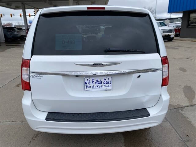 2016 Chrysler Town and Country S