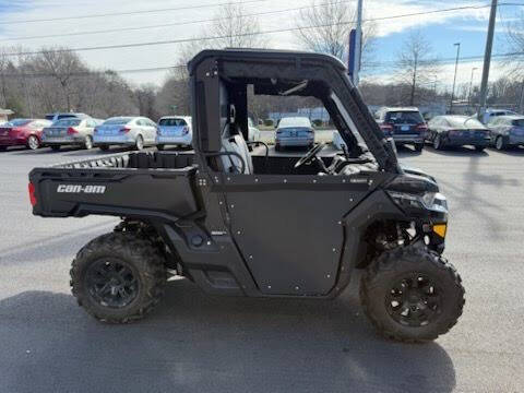 2023 Can-Am Defender HD10