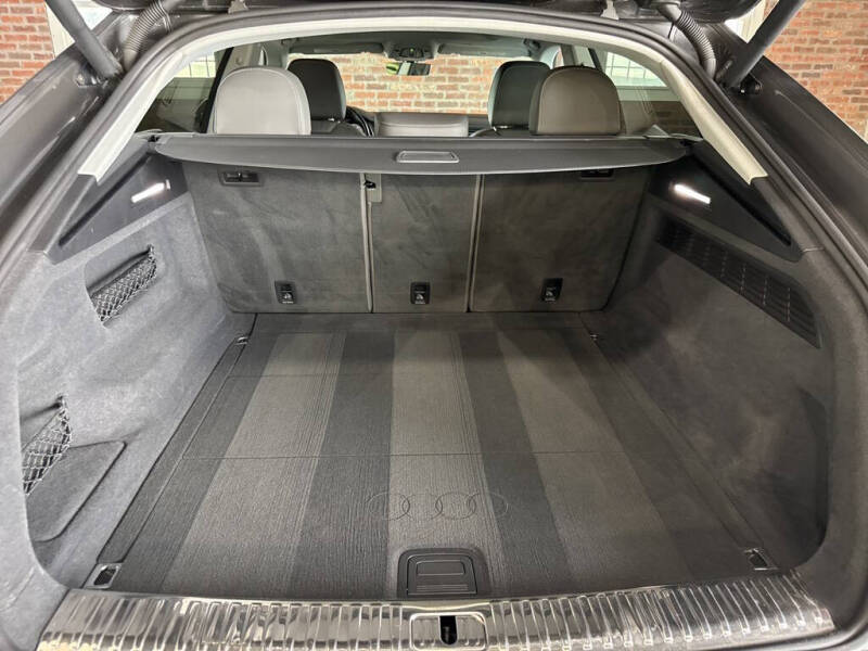 2019 Audi Q8 quattro Premium 55 TFSI