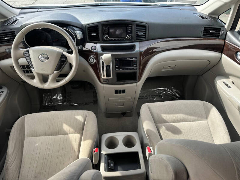 2017 Nissan Quest SV