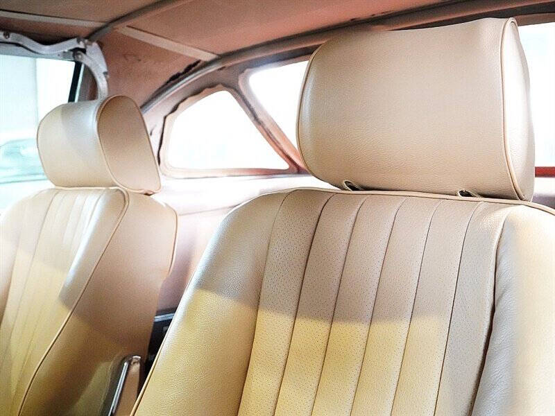 1989 Mercedes-Benz 560-Class 31