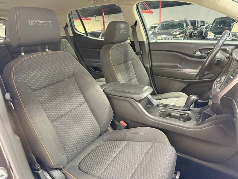 2017 GMC Acadia SLE-2