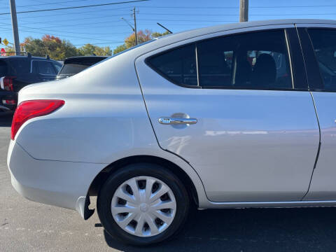 2012 Nissan Versa 1.6 SV
