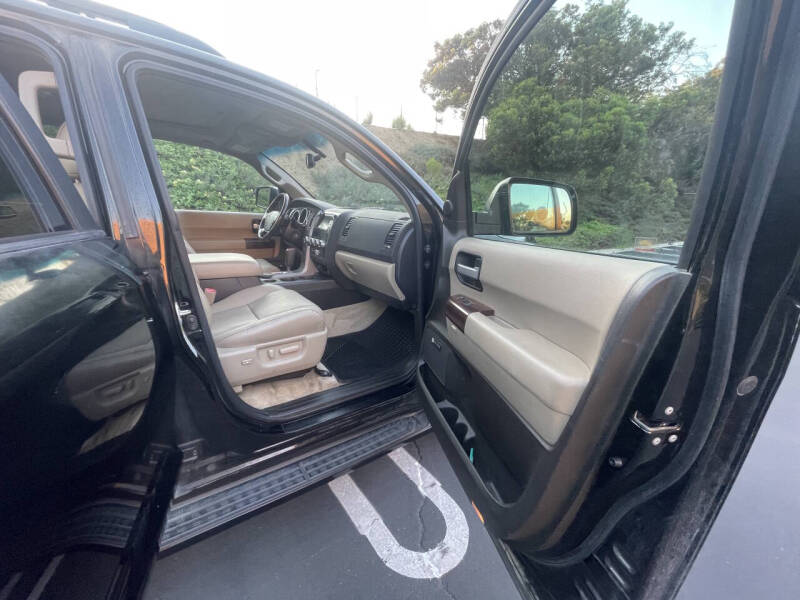 2011 Toyota Sequoia Platinum