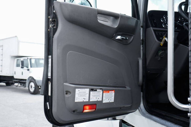 2020 Peterbilt 389
