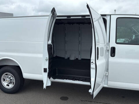 2025 Chevrolet Express 2500