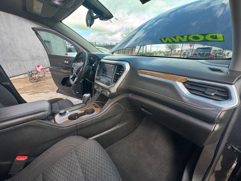 2017 GMC Acadia SLE-2