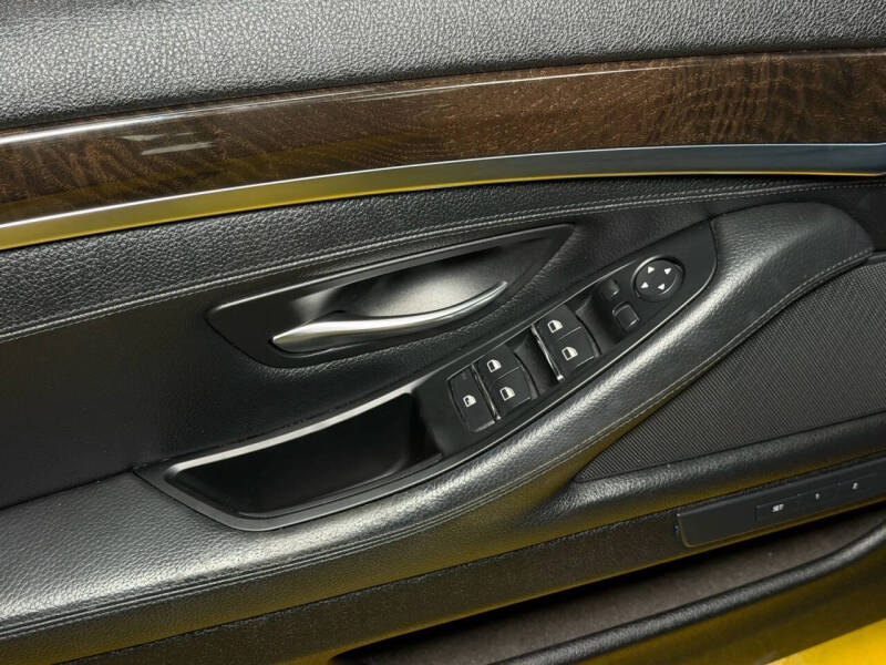 2016 BMW 5 Series 528i