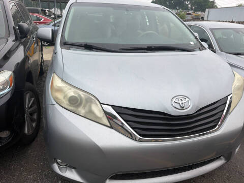2014 Toyota Sienna LE Mobility 7-Passenger