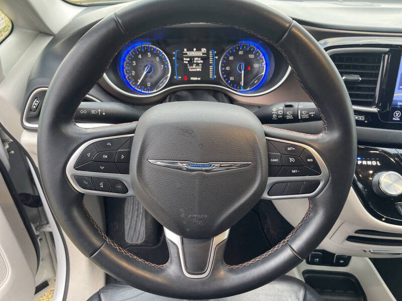 2017 Chrysler Pacifica Touring-L