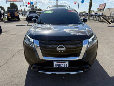 2023 Nissan Pathfinder Platinum