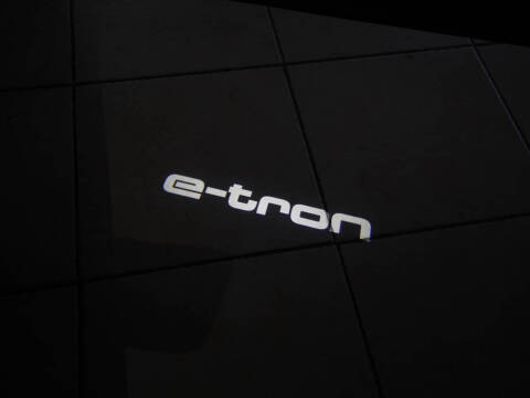 2021 Audi e-tron quattro Premium