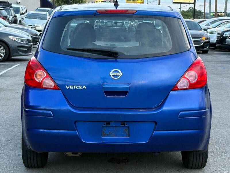 2011 Nissan Versa 1.8 S