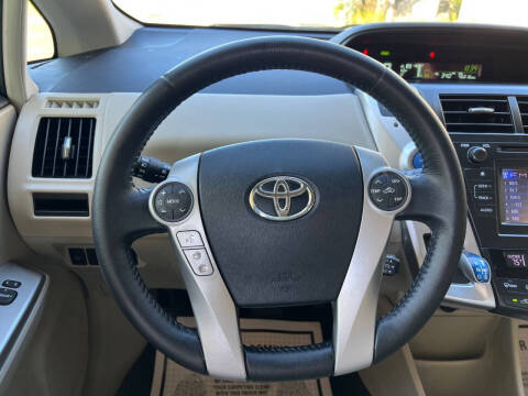 2013 Toyota Prius v Five