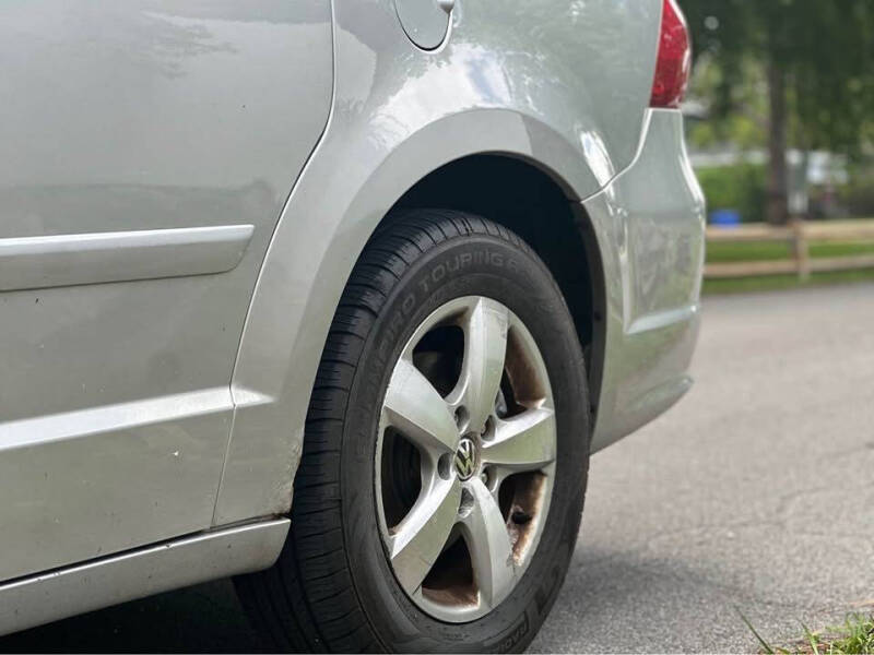 2011 Volkswagen Routan SE