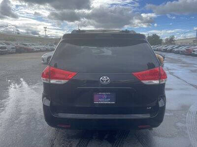 2011 Toyota Sienna LE 8-Passenger