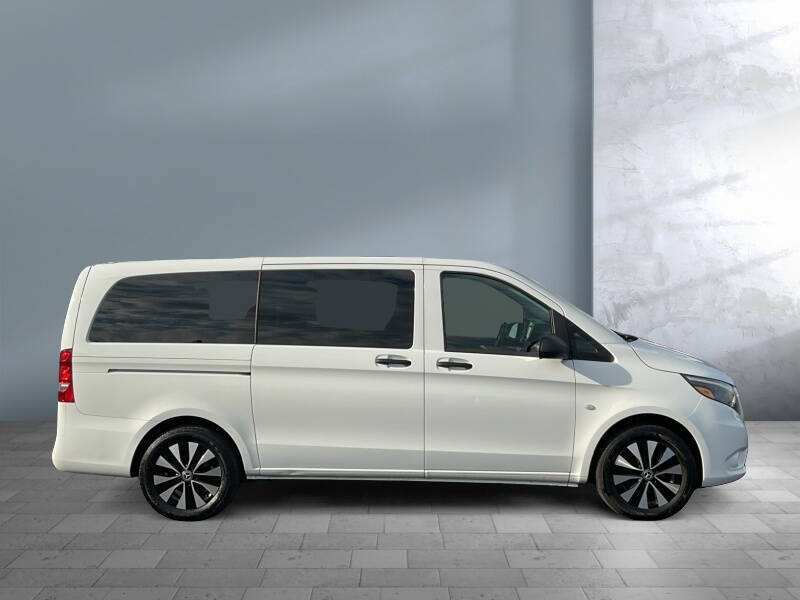 2022 Mercedes-Benz Metris Passenger