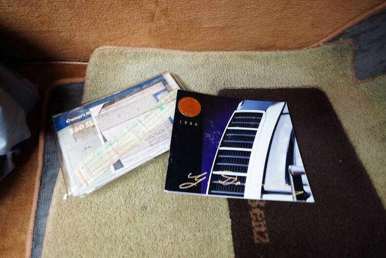 1986 Mercedes-Benz 560-Class 560 SL