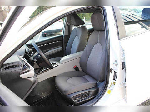 2023 Toyota Camry Hybrid LE