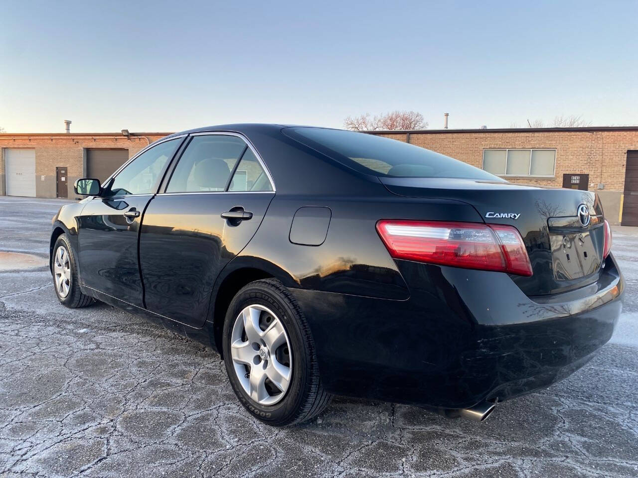 2007 Toyota Camry for sale at Ideal Cars LLC in Skokie, IL