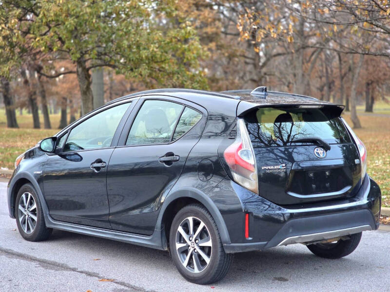 2018 Toyota Prius c Three photo 7