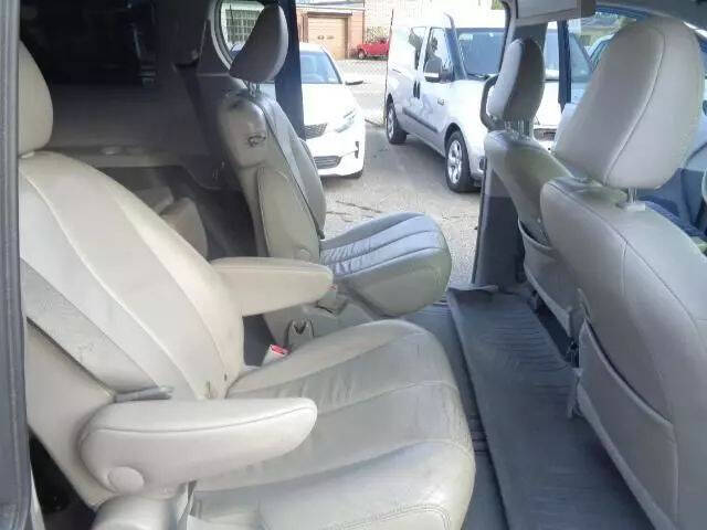 2012 Toyota Sienna XLE 8-Passenger