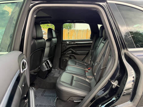 2014 Porsche Cayenne Platinum