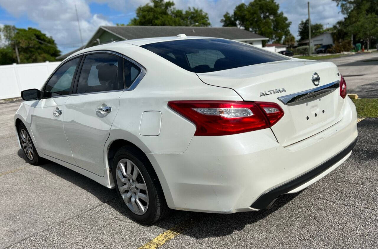 2017 NISSAN Altima Sedan - $14,990