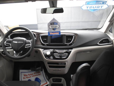 2022 Chrysler Voyager LX