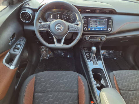 2023 Nissan Kicks SR