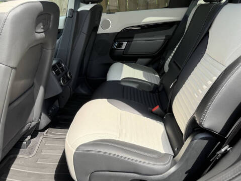 2025 Land Rover Discovery P300 S