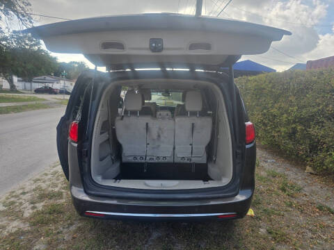 2017 Chrysler Pacifica Touring Plus