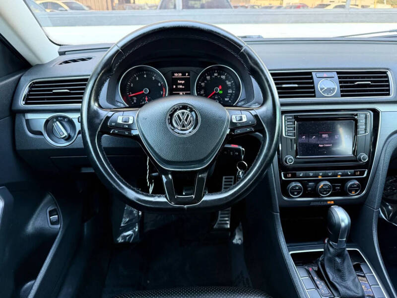 2017 Volkswagen Passat 1.8T R-Line