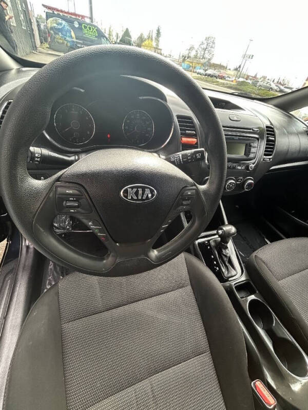 2017 Kia Forte5 LX