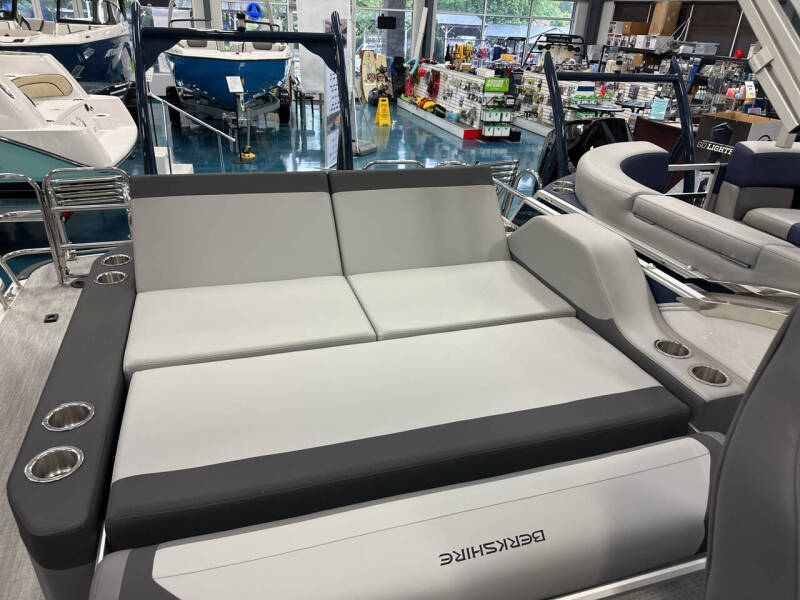 2025 Berkshire 23 UL STS 3.0