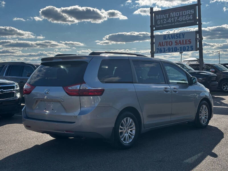 2017 Toyota Sienna XLE 8-Passenger