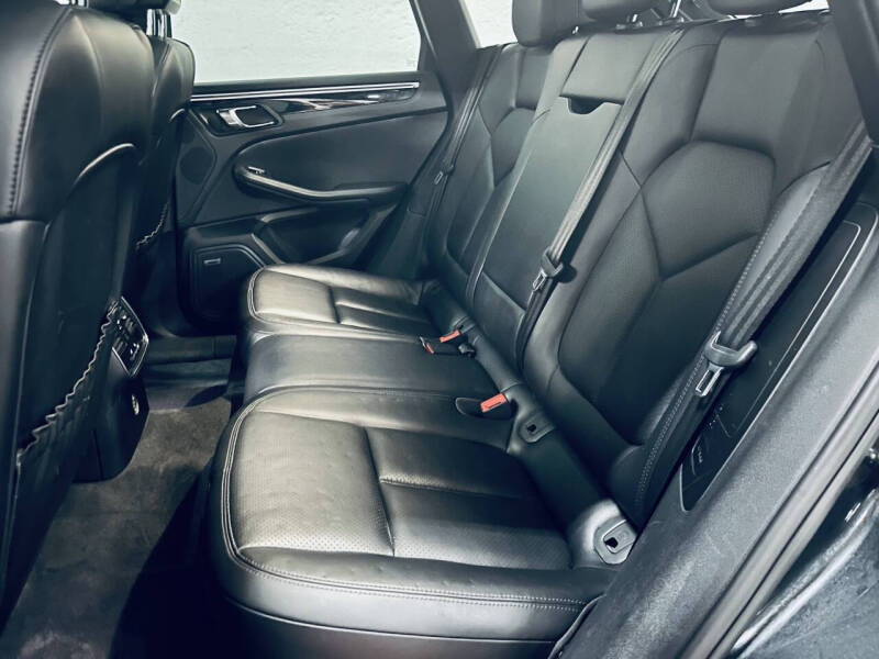2017 Porsche Macan