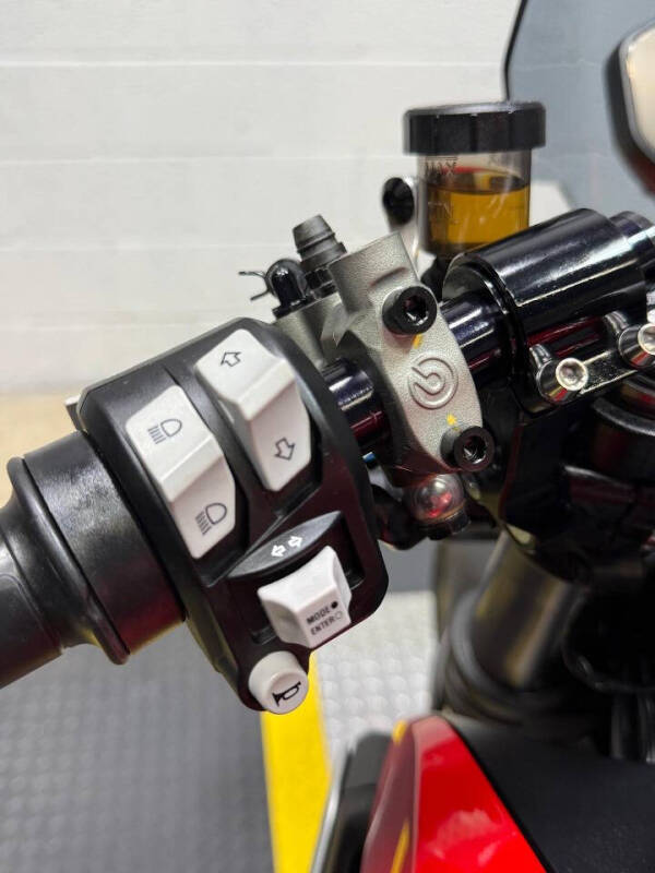 2022 Ducati Streetfighter V2