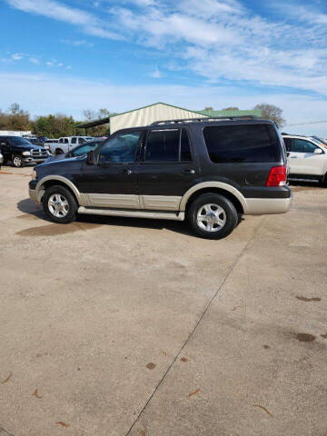 2005 Ford Expedition for sale at Drivers Choice in Bonham TX