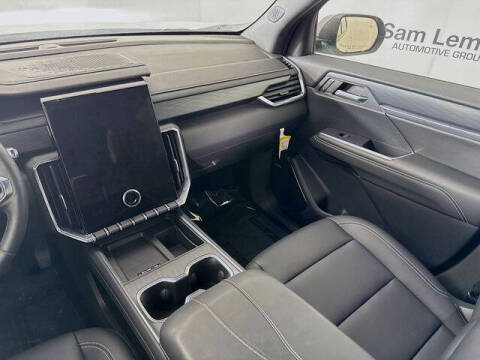 2024 GMC Acadia Elevation