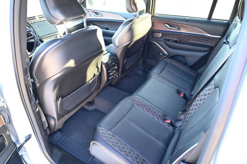 2022 Jeep Grand Cherokee Summit