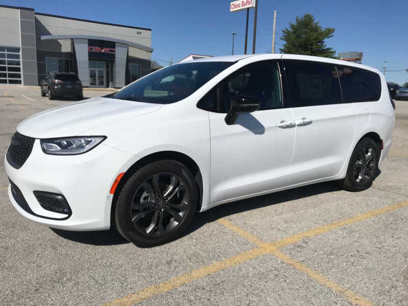 2026 Chrysler Pacifica Select