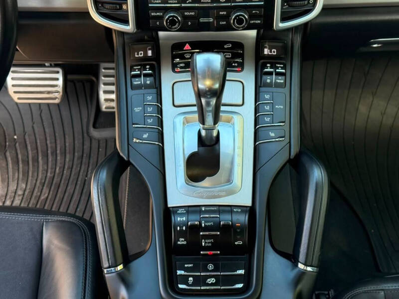 2016 Porsche Cayenne GTS