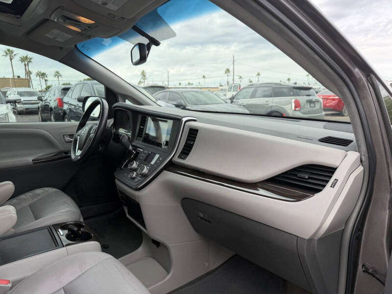 2016 Toyota Sienna XLE Premium 8-Passenger