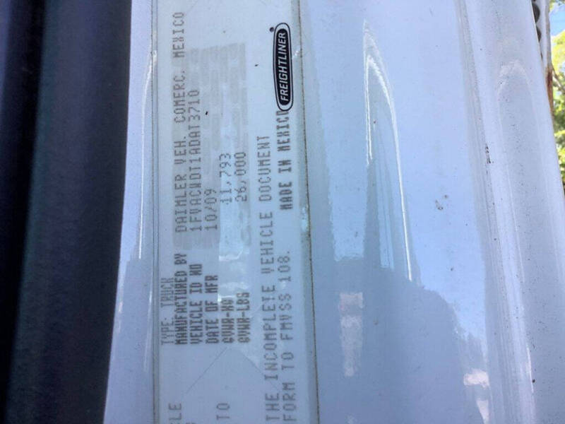 2010 Freightliner M2 106