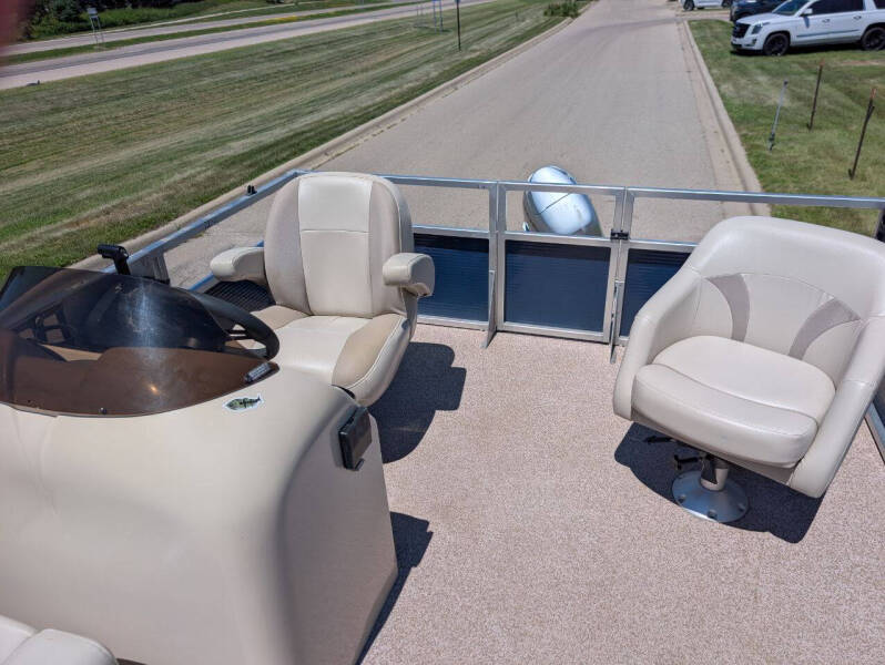 2020 Forester Pontoon